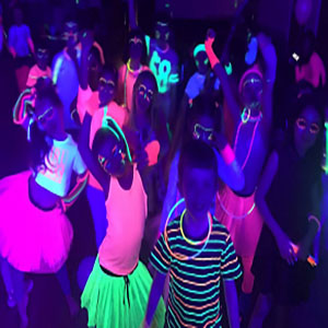 UV lights for a Glow in the Dark Party - Image 5